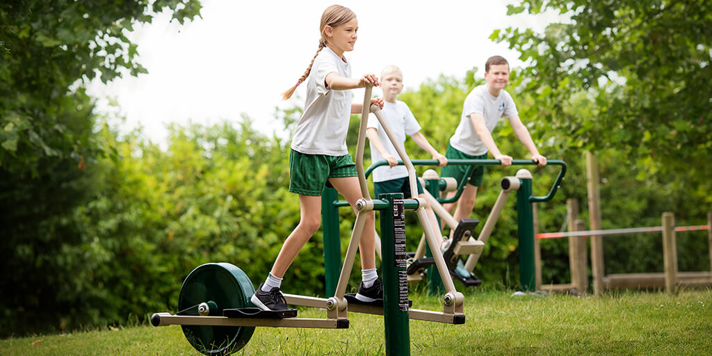 https://www.freshairfitness.co.uk/media/1056/benefits-of-outdoor-gyms-for-children-mi.jpg?1528195249