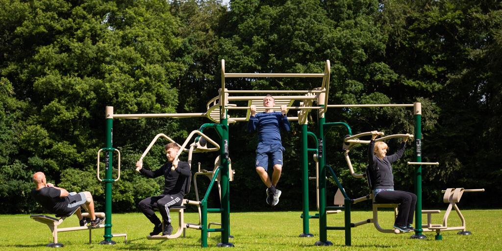 Outdoor discount fitness rig